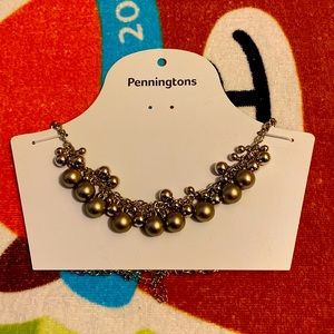 I am selling a necklace.